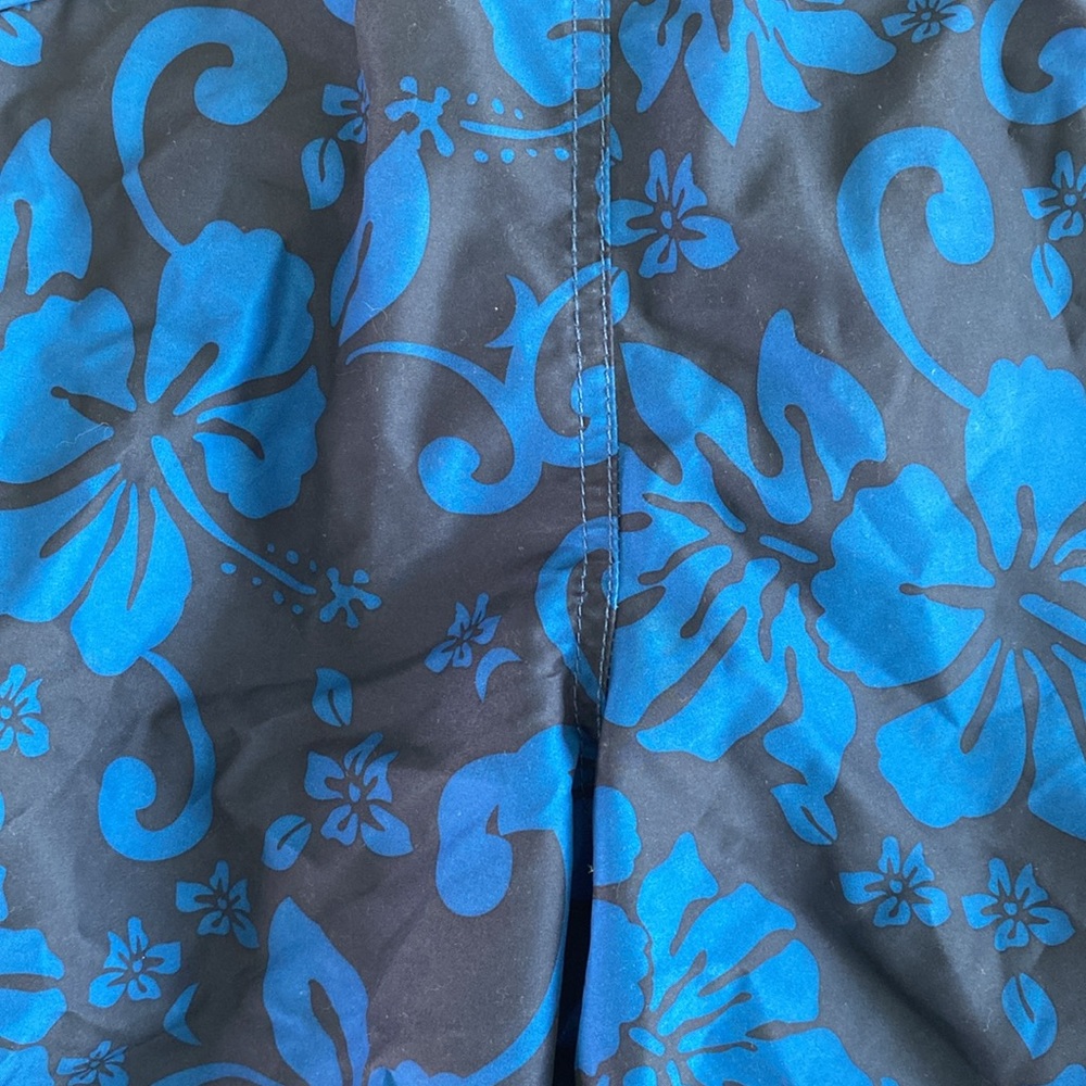 Blue and navy hibiscus print swimming trunks - Picture 11 of 15